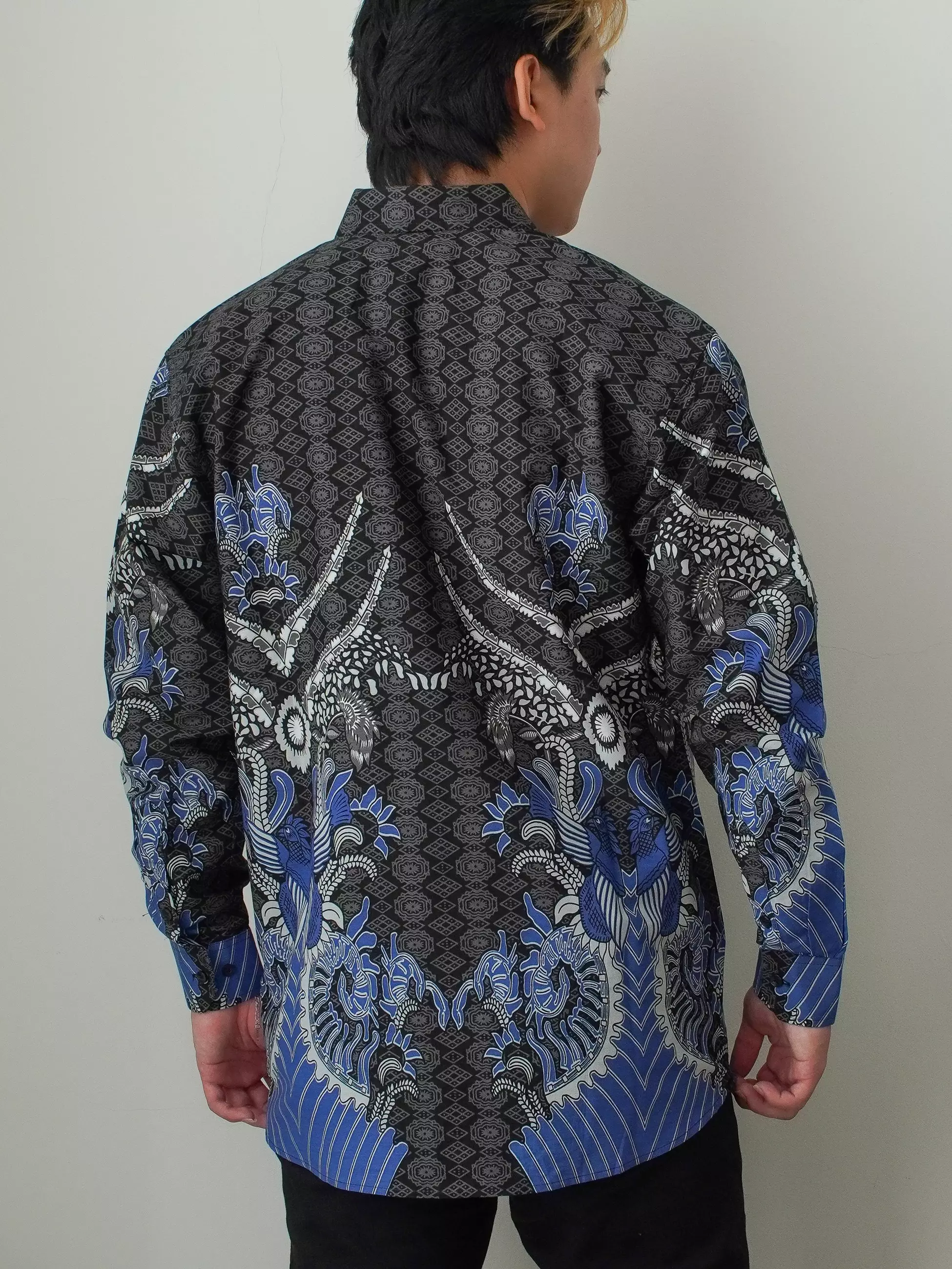 Andre Michel Kemeja Batik Lengan Panjang Hitam Biru 16571