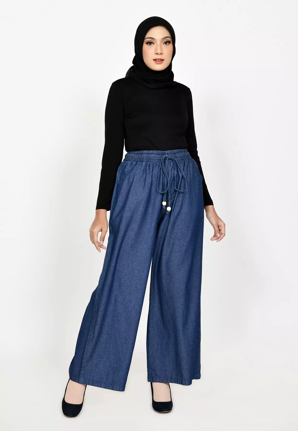 Mening qoshnim meni lezbiyen jinsiy aloqa qilishga majbur qildi.