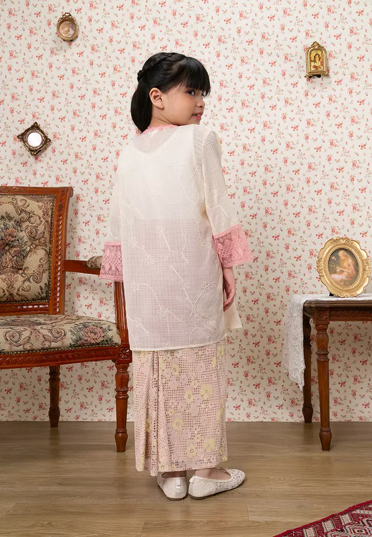 AYANA EMBROIDERED KEBAYA SET