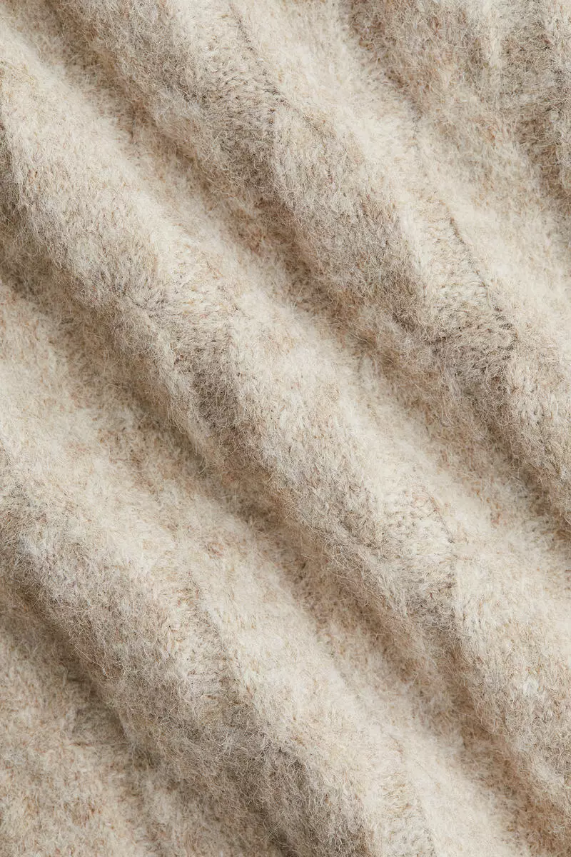 Cable-knit jumper