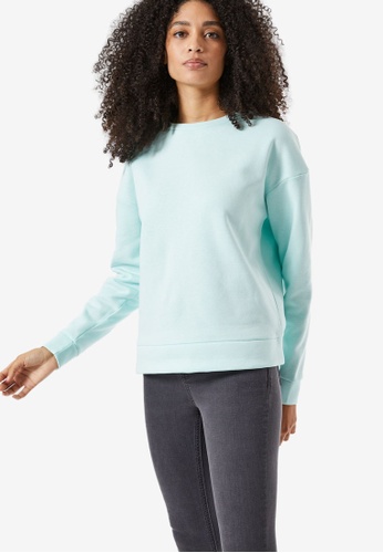 all black sweatshirt