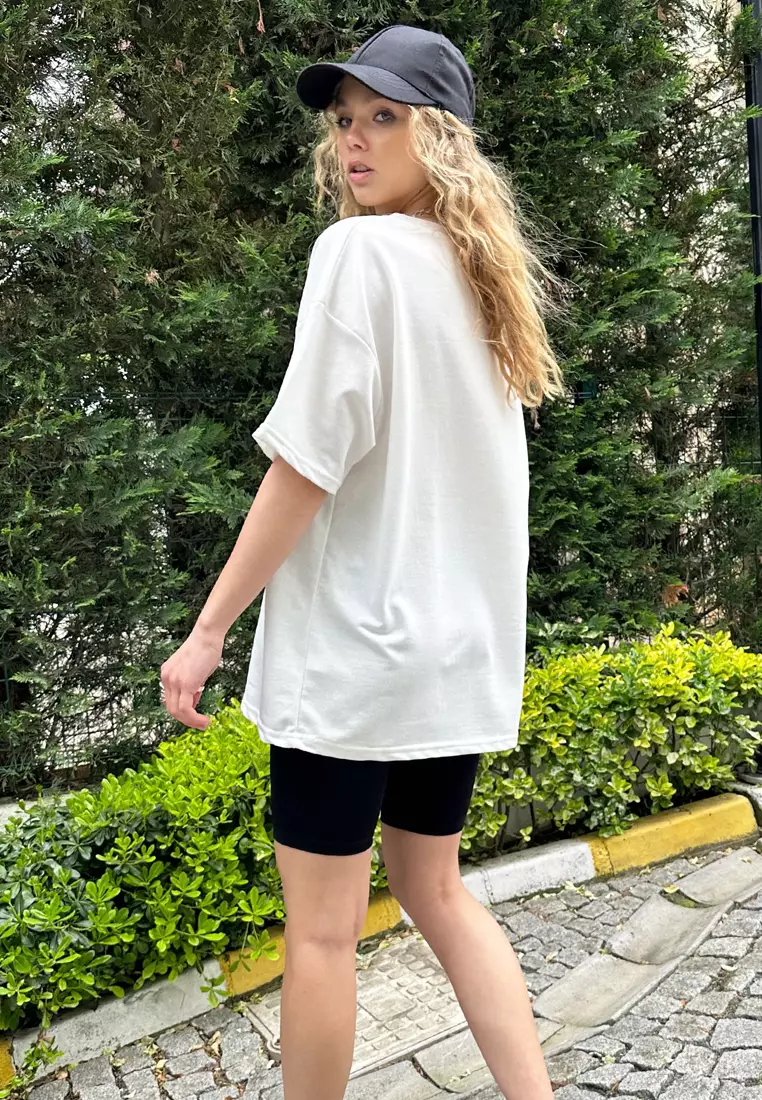 Woman's Black Crew Neck Printed Oversize T-Shirt