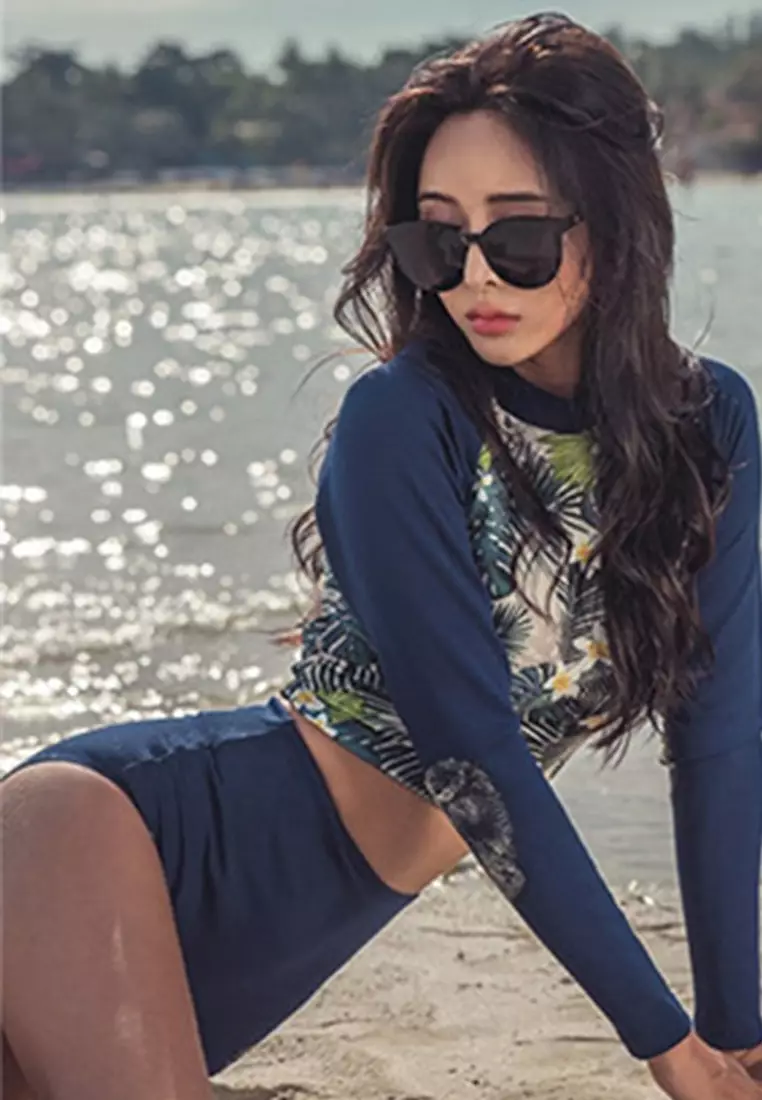 Conservative Long Sleeve Printed Split Swimsuit A21071410