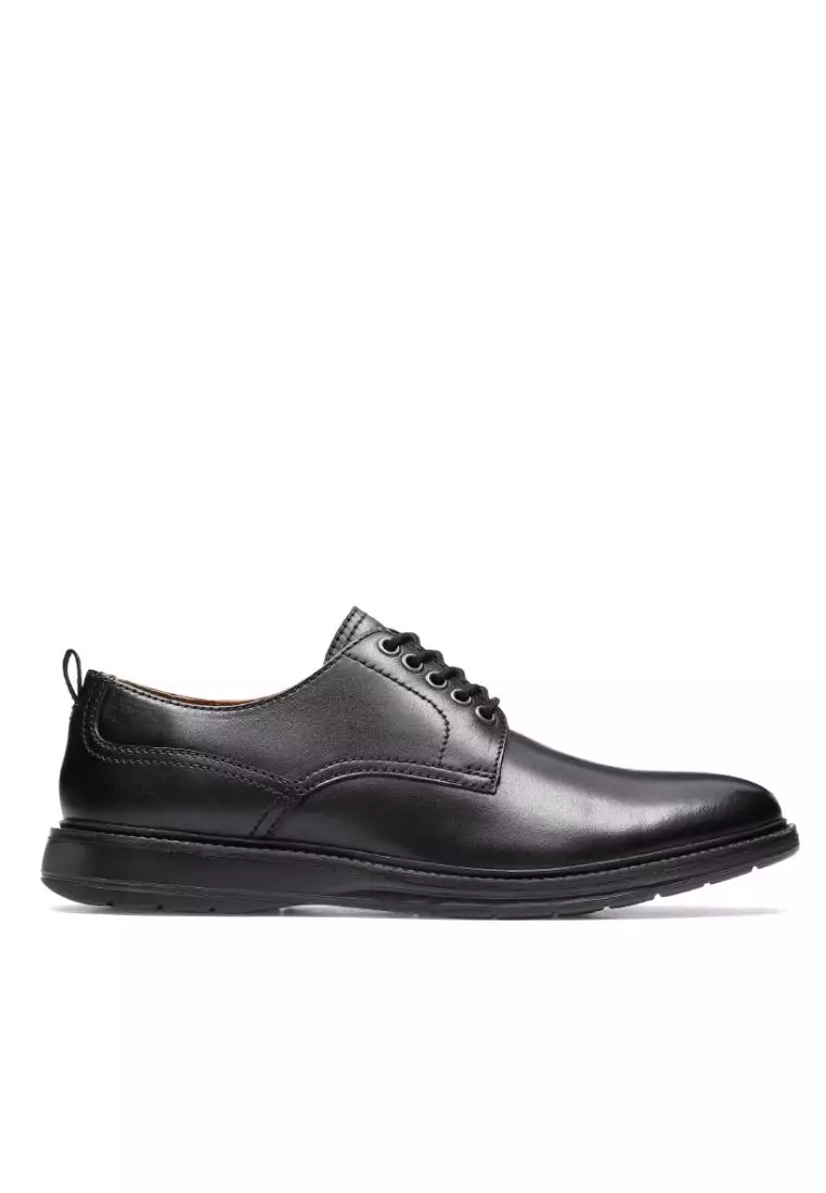 Buy Clarks Clarks Chantry Walk Black Mens Dress Shoes in Black
