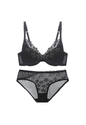 W.Excellence black Premium Black Lace Lingerie Set (Bra and Underwear) 40FDEUSEEFF77CGS_1