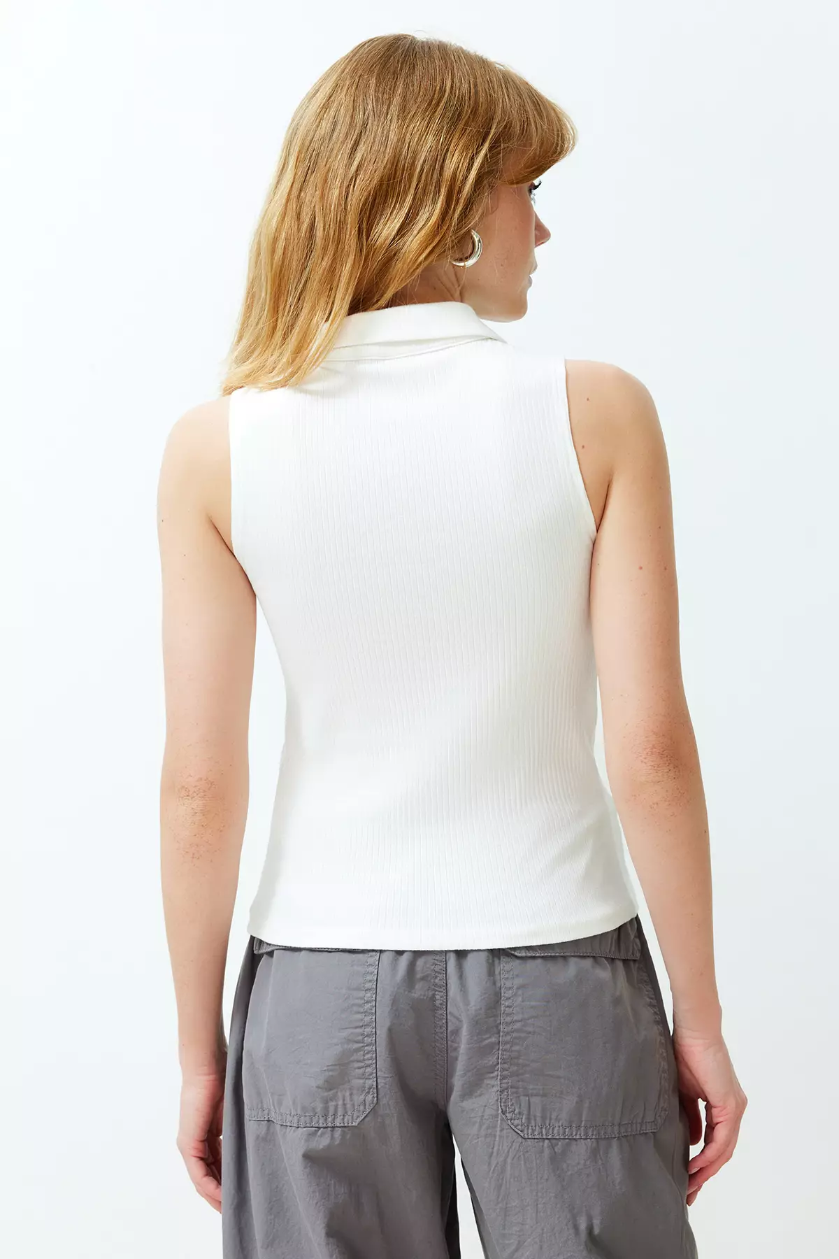Sleeveless Collared Top