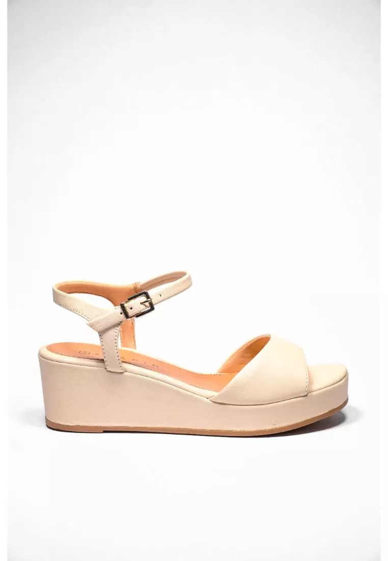 Vionic store astrid wedges