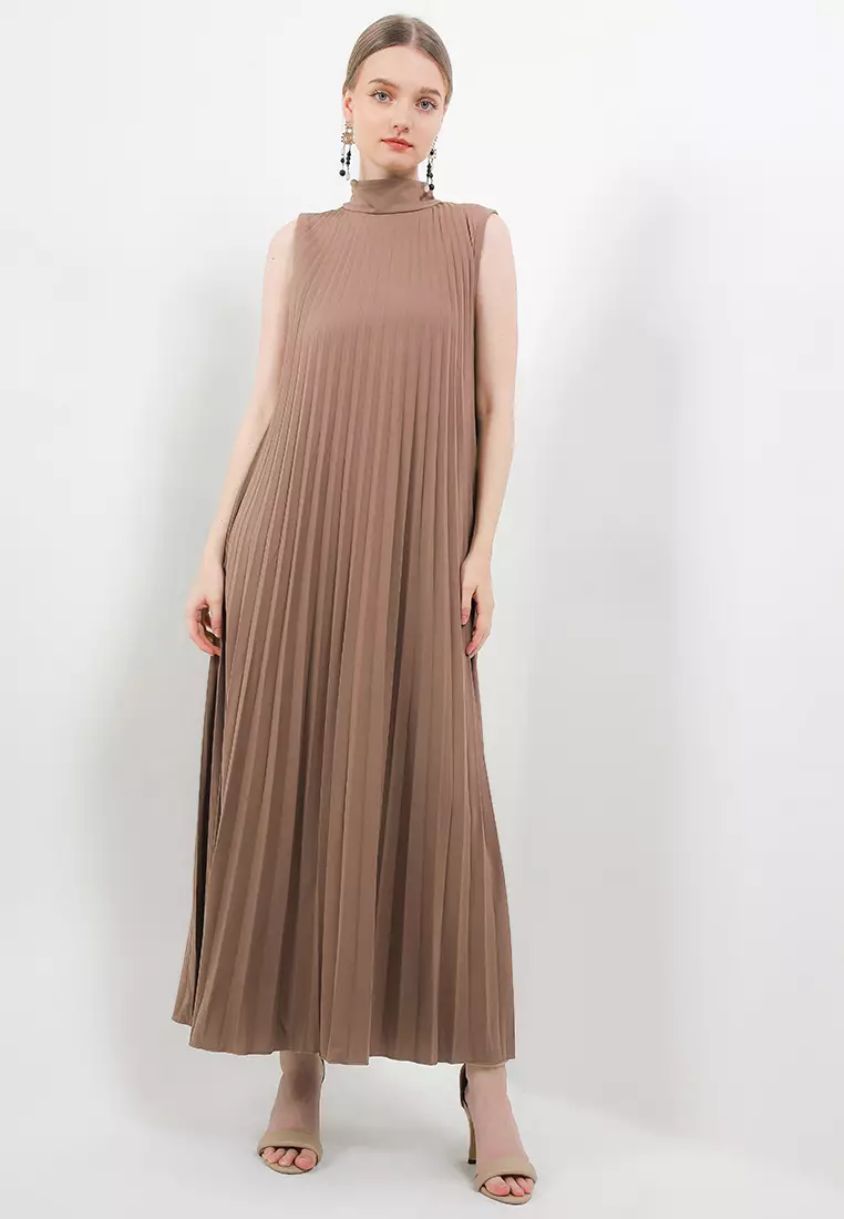 Highcollar  Pleated Sleeveless Long Dress
