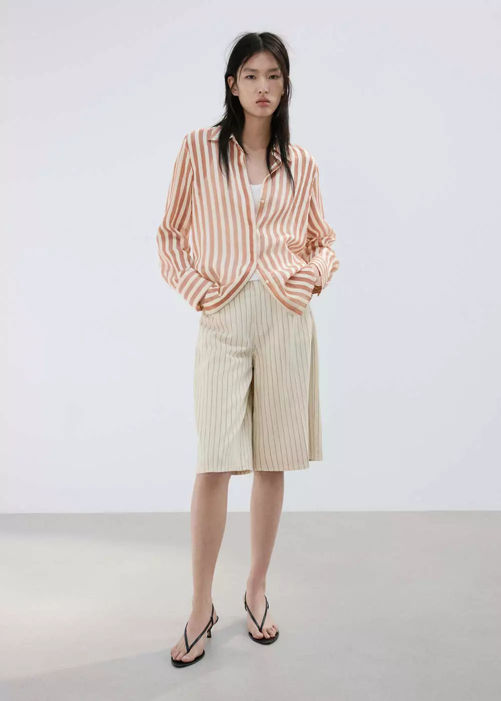 Kemeja lyocell salur semitransparan