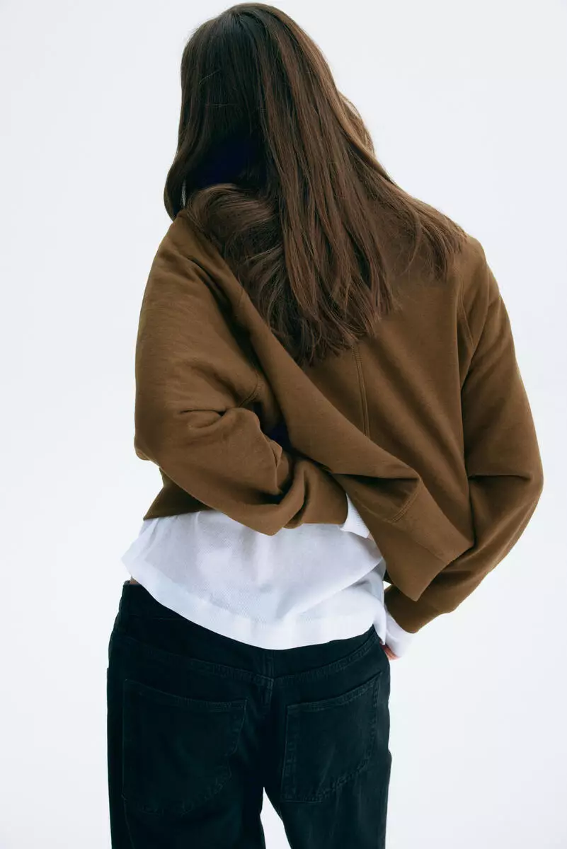 Raglan-sleeved sweatshirt