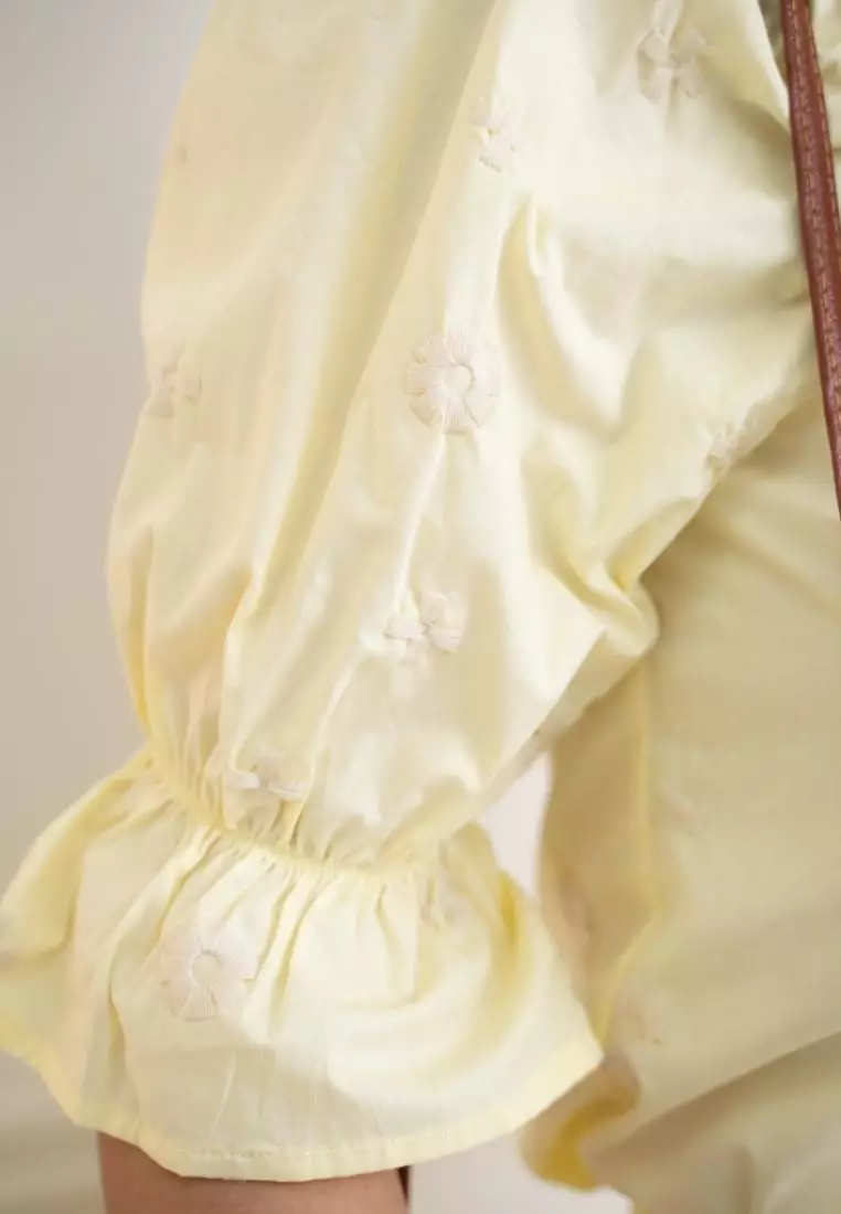 EMBROIDERY COTTON BLOUSE WITH ELASTICITY