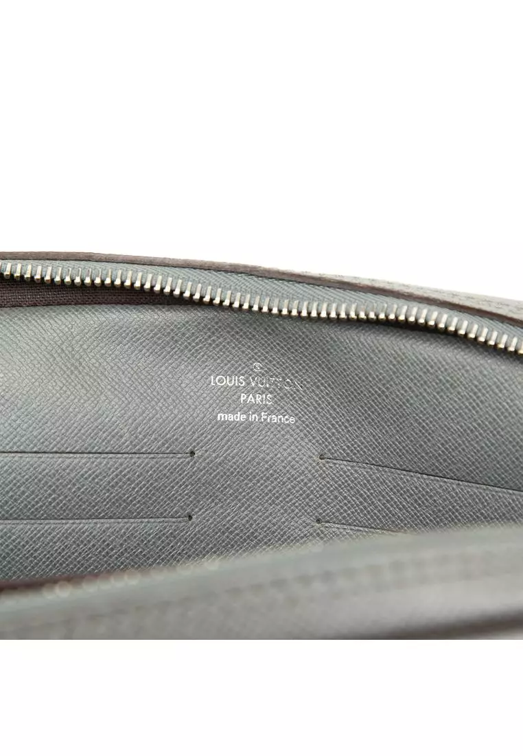 Pre-Loved Louis Vuitton Taiga Kasai