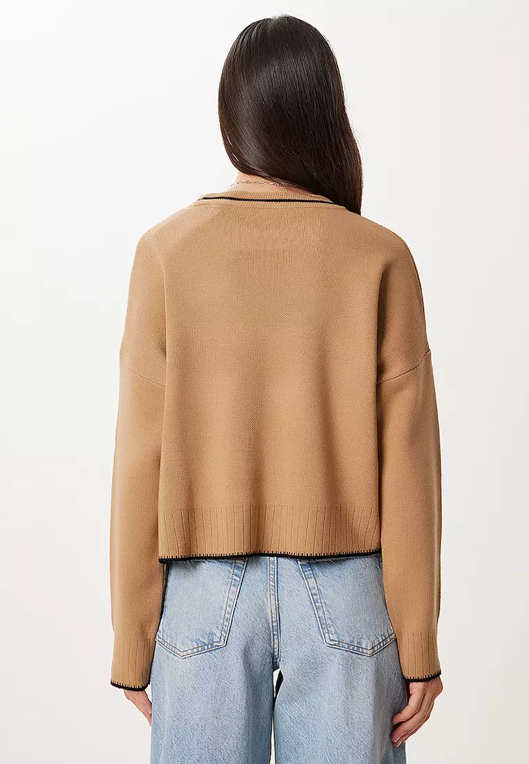 Crew Neck Trim Knit Sweater