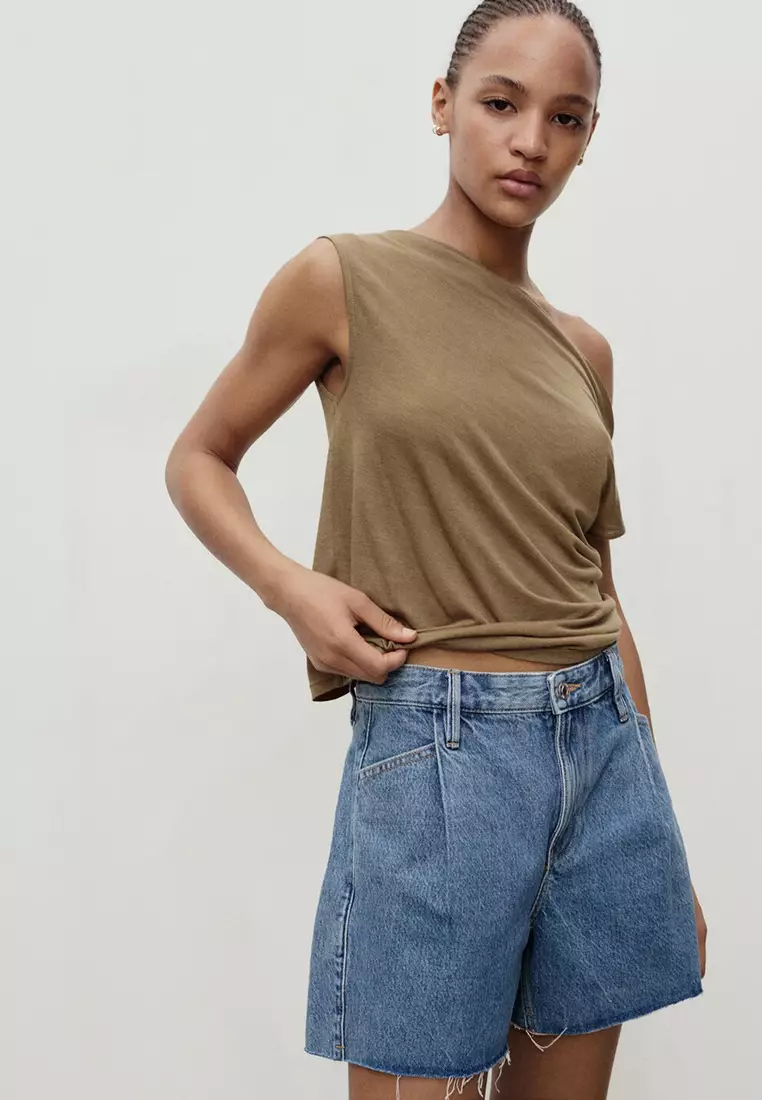 Denim Shorts With Frayed Hem And Pleats