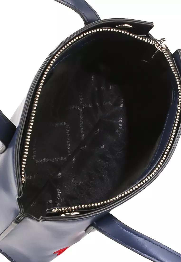 Georgina Satchel (L)