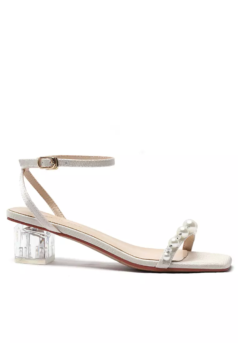 Discount on Twenty Eight Shoes  shoes - SKU: 5cm Pearl Buckle Strap Mid Heel Sandals 6236-18