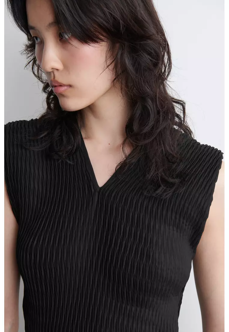 PLEATED V-NECK TOP