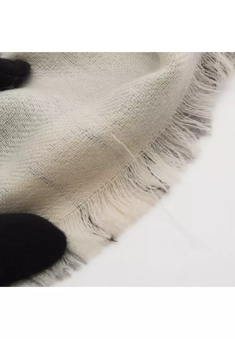 Pre-Loved Chanel coco mark Stall check cashmere ivory gray 13A