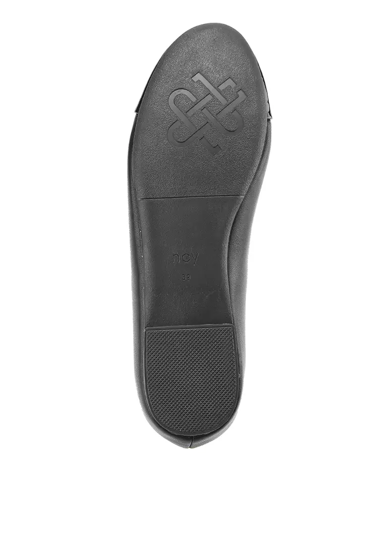 Carter J2475-1 Flat Shoes Black/Glossy