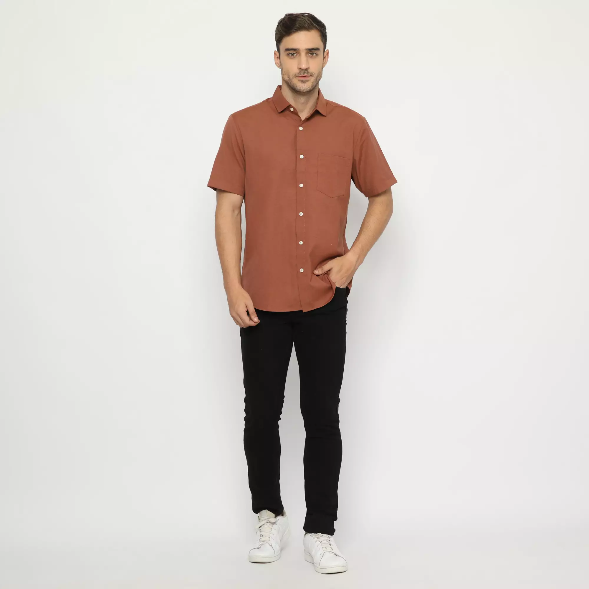 Platini Kemeja Pria Polos Lengan Pendek Katun Chambray Oxford 73319 Merah Bata