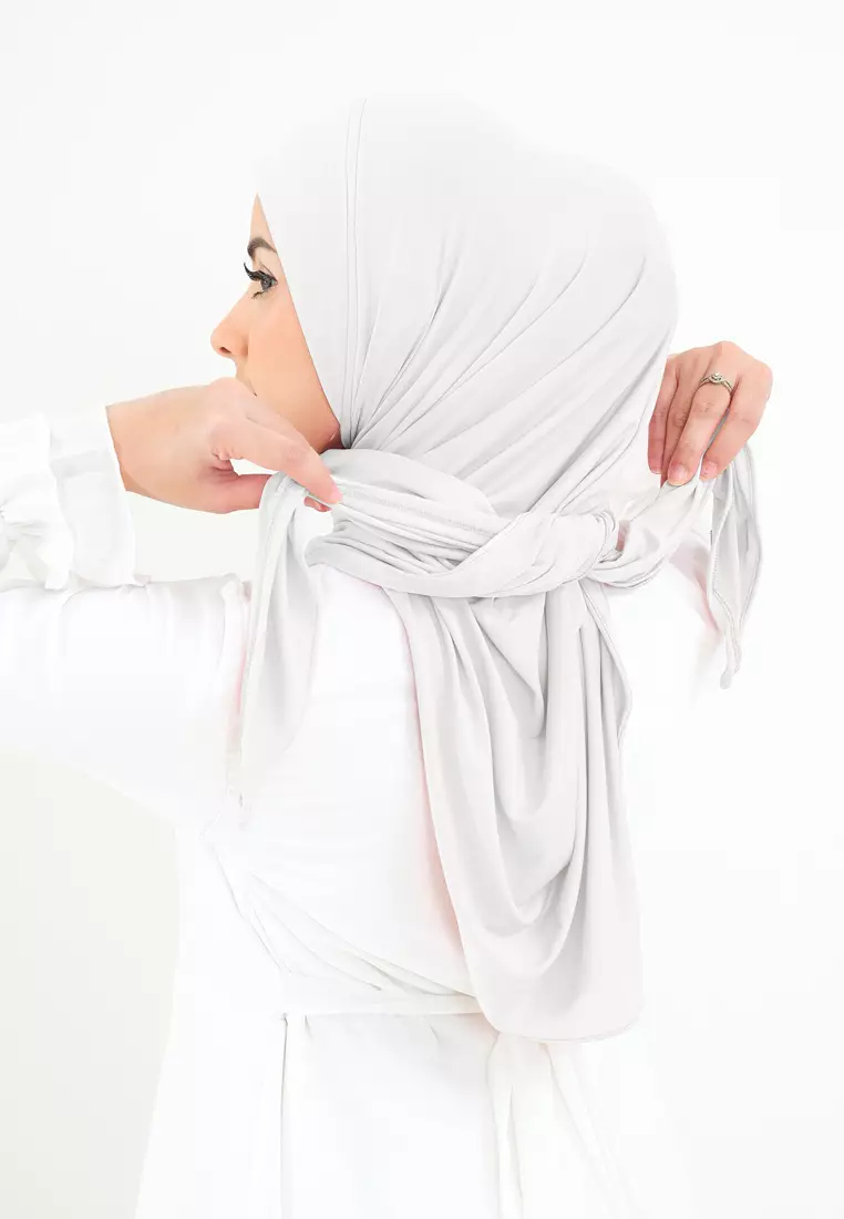 Cotton Bee - Syahira Segitiga Instan | Hijab Jersey | Kerudung Instan - Broken White