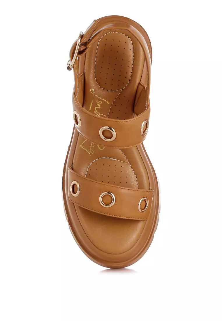 Sandal Platform Bertumit Detail Lubang Tali Warna Coklat Muda