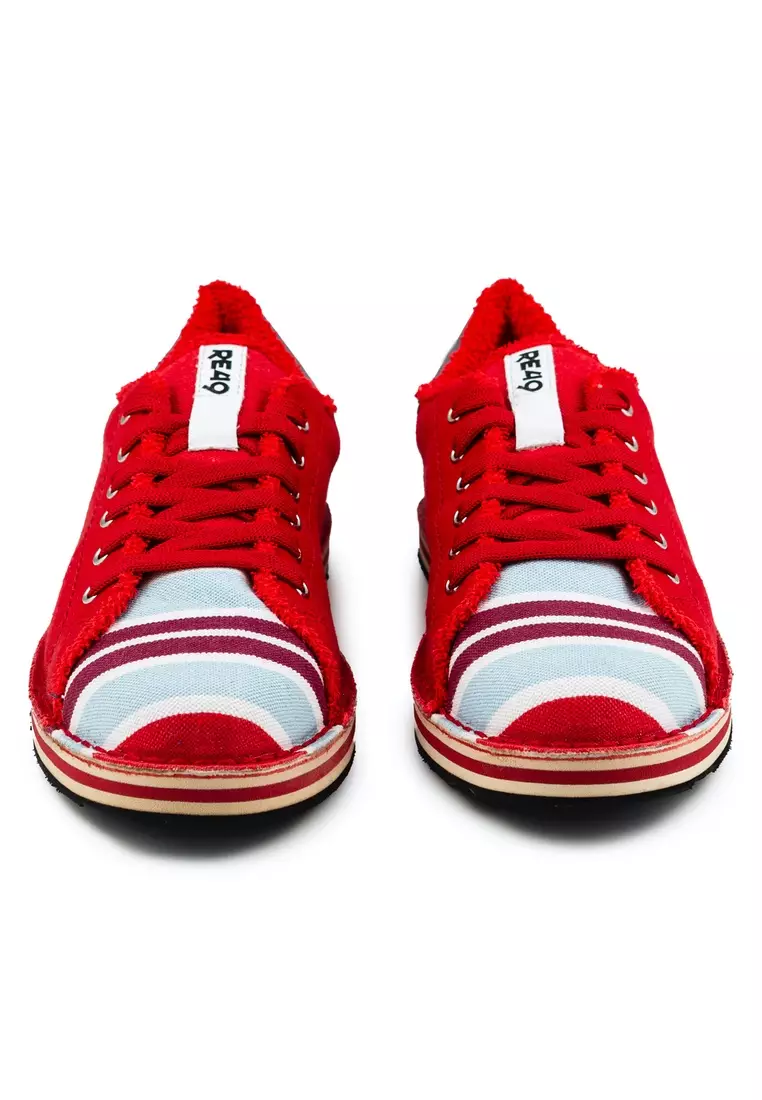 MARE LIFESTYLE Sneakers - Made from 100% Recycled Materials in Italy from Recycled beach beds and chairs fabric and car tyres for the soles. MARE LIFESTYLE sneakers - Red/Grey