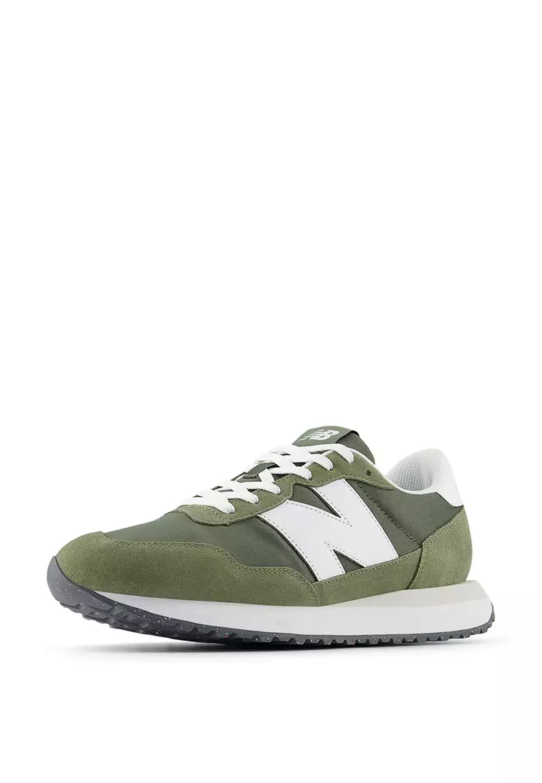 237 Classic Lifestyle Shoes
