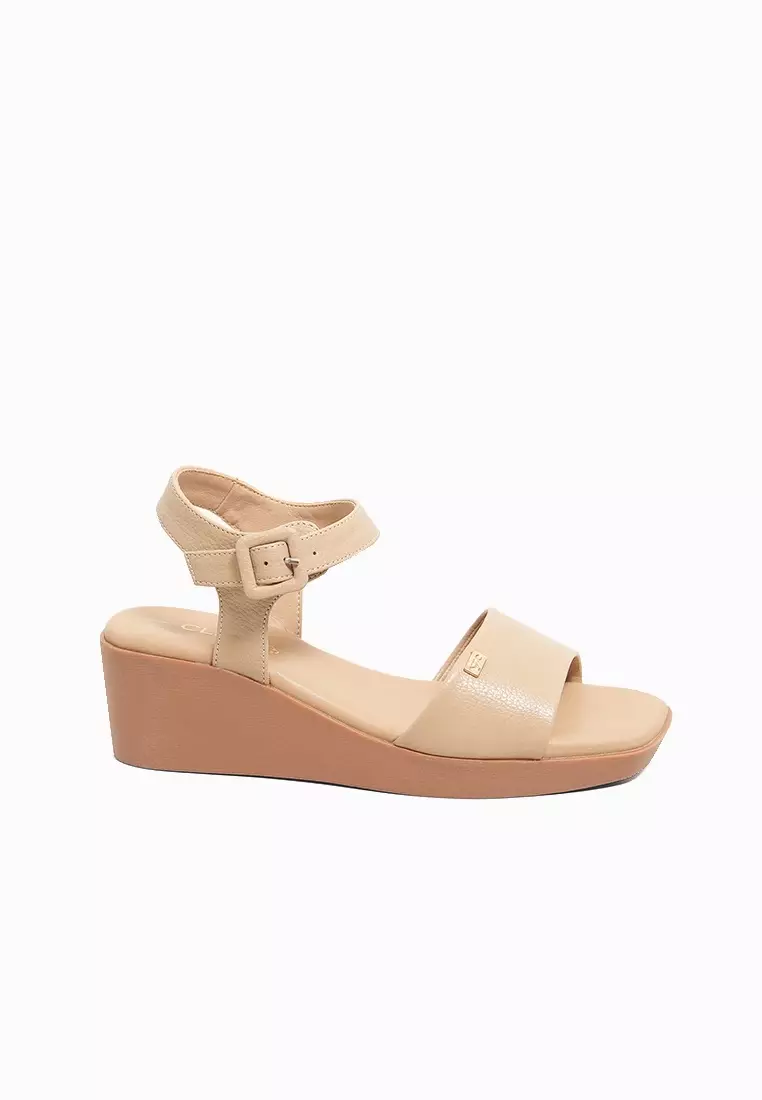 Discount on CLN  shoes - SKU: Lynette Wedge Sandals