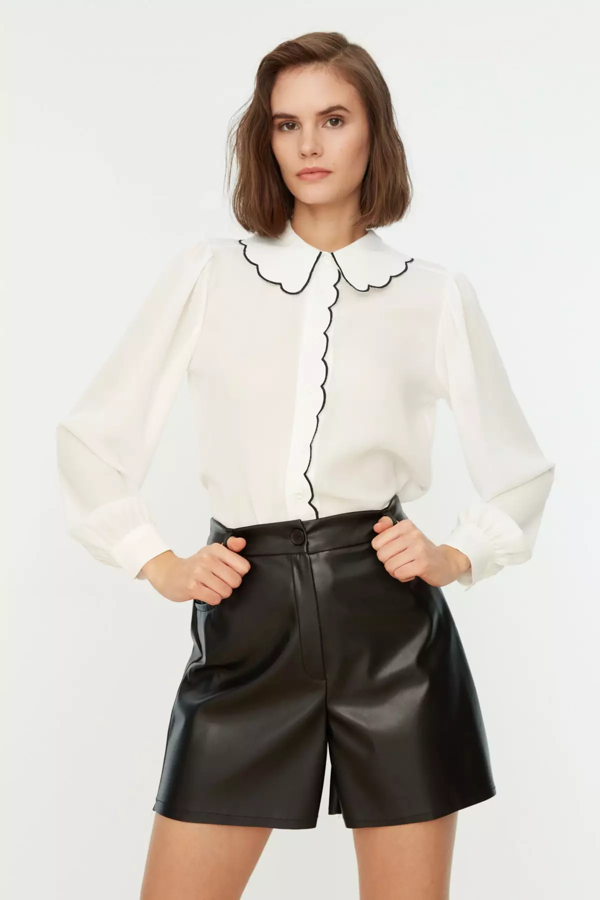 Scallop Trim Long Sleeves Blouse