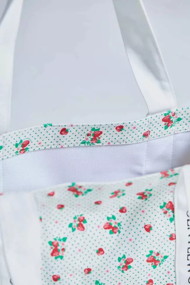 Jual GENTLEWOMAN Bloom of Strawberry Box Tote Bag Original 2025