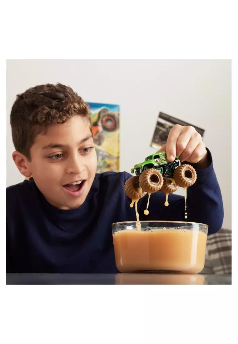 Monster Jam, Mystery Mudders, Official Die-Cast Monster Truck, Wash to Reveal, 1:64 Scale (Styles Will Vary)