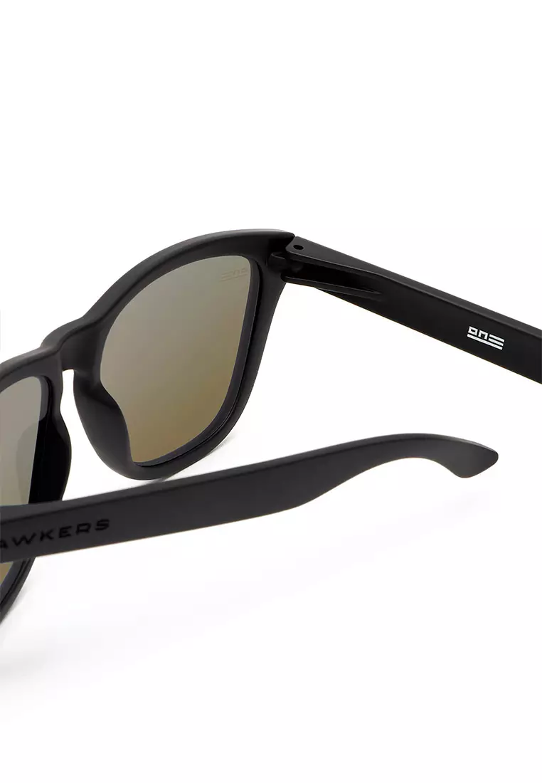 HAWKERS Carbon Black Sky ONE Sunglasses for Men and Women. UV400 Protection. Official Product Designed in Spain