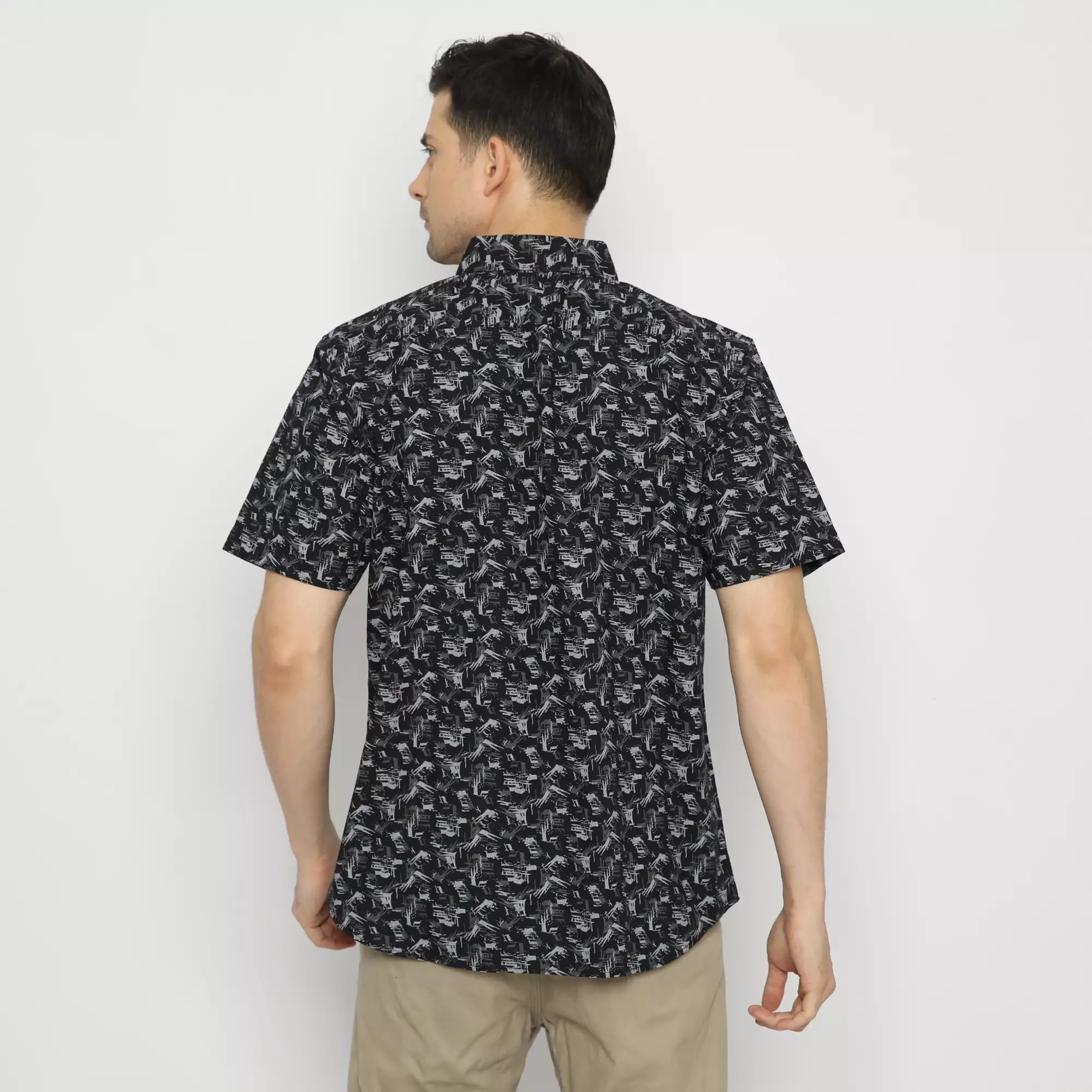 Platini Kemeja Motif Pria Lengan Pendek Hitam 132136