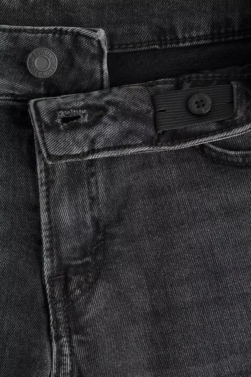 Relaxed Tapered Fit Jeans