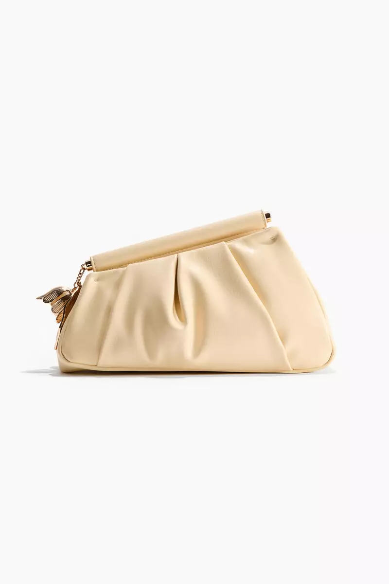 Asymmetric clutch