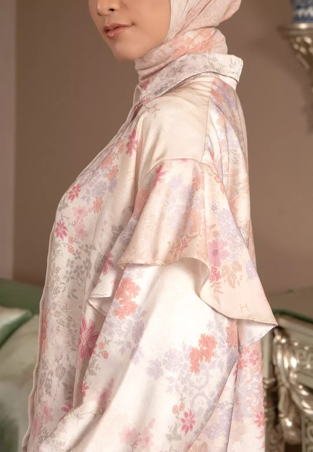 HijabChic Thea Top Peach - Atasan Lebaran Wanita Motif Floral Cantik