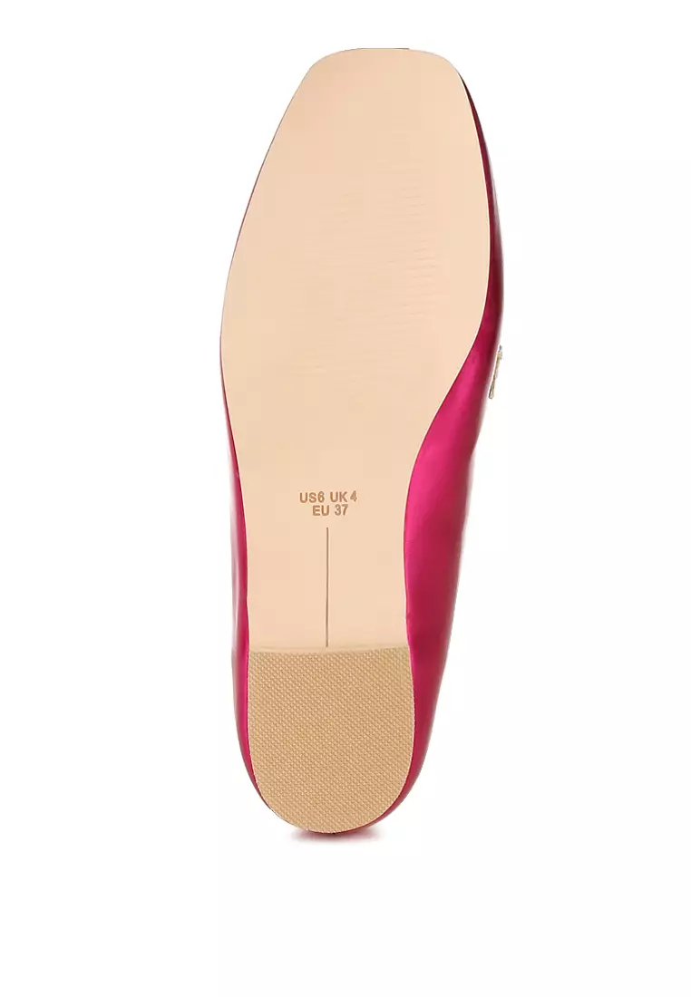 Sepatu Loafer Tali Berlian Metalik Warna Fuchsia