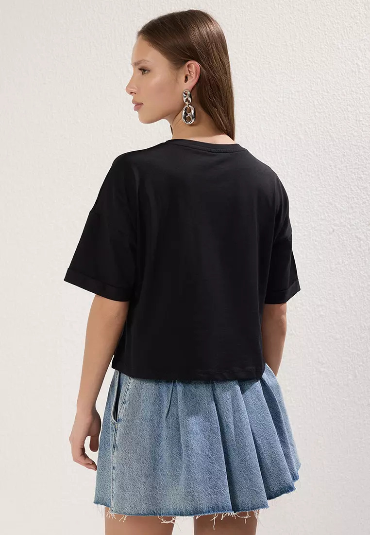 Black Bow Embroidered Regular/Normal Pattern Crop Knit T-Shirt TWOSS25TS00132