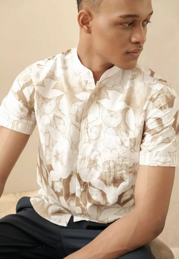 LARUSSO Big Size Kemeja Koko Printing - Light Beige L002