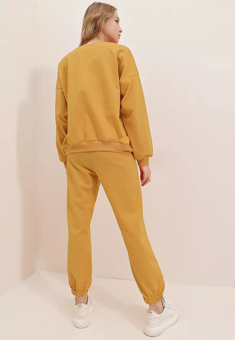 Basic Sweatshirt and Jogger Set