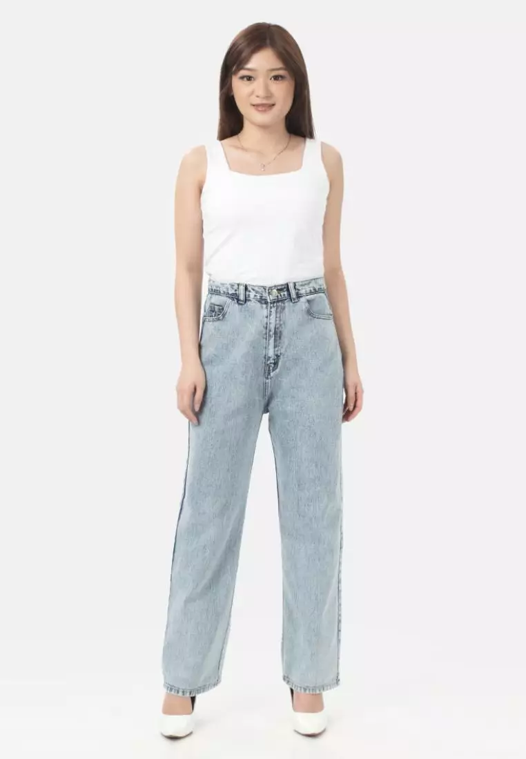 Basic Straight Jeans in Light Blue