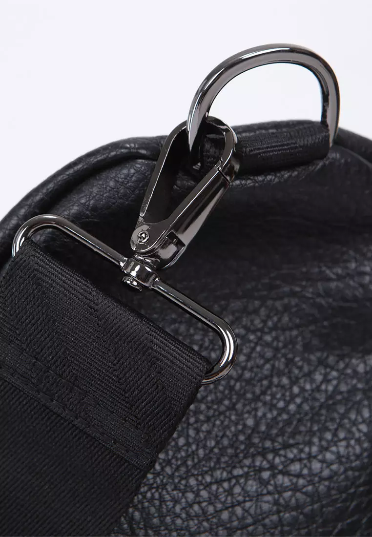 GSB STRAPPED SLING BAG BLACK