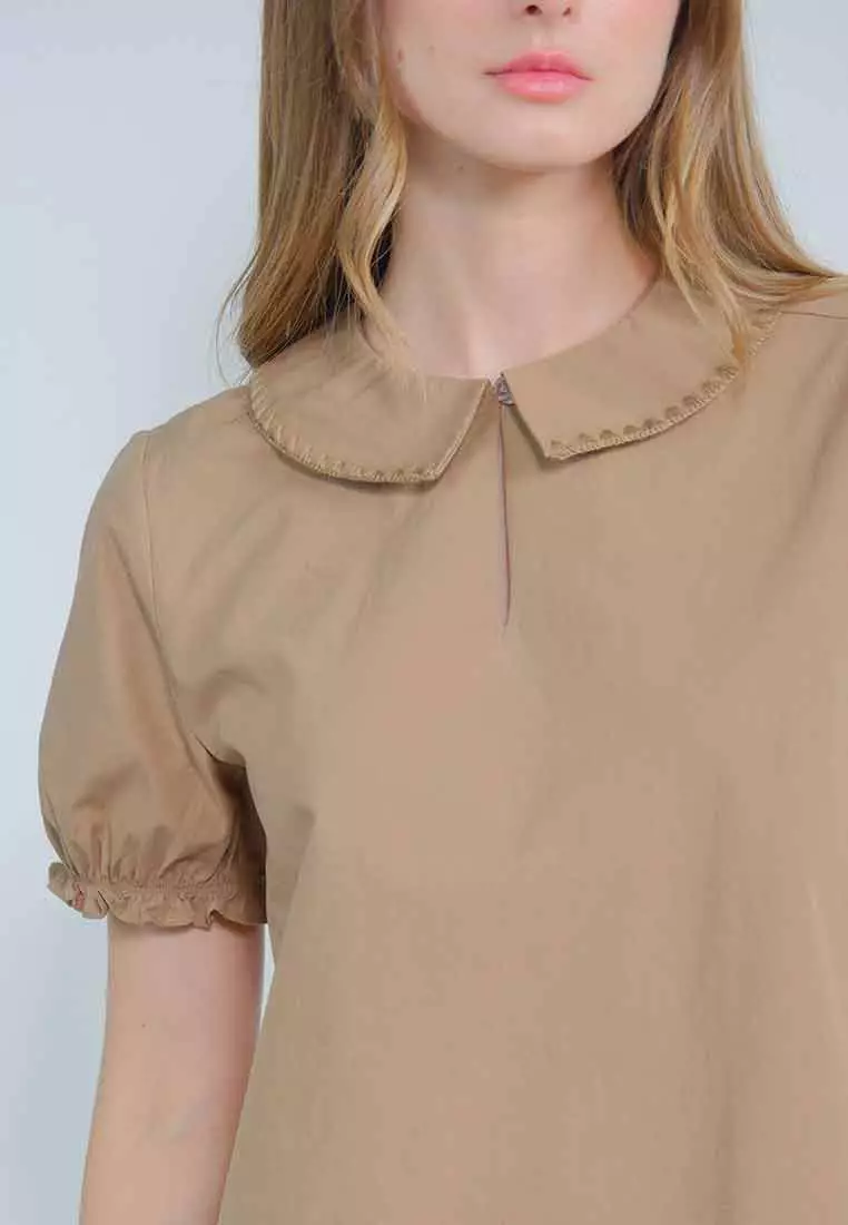 Calisette Short Sleeves Top with Embroidered Collar and Gartered Sleeves