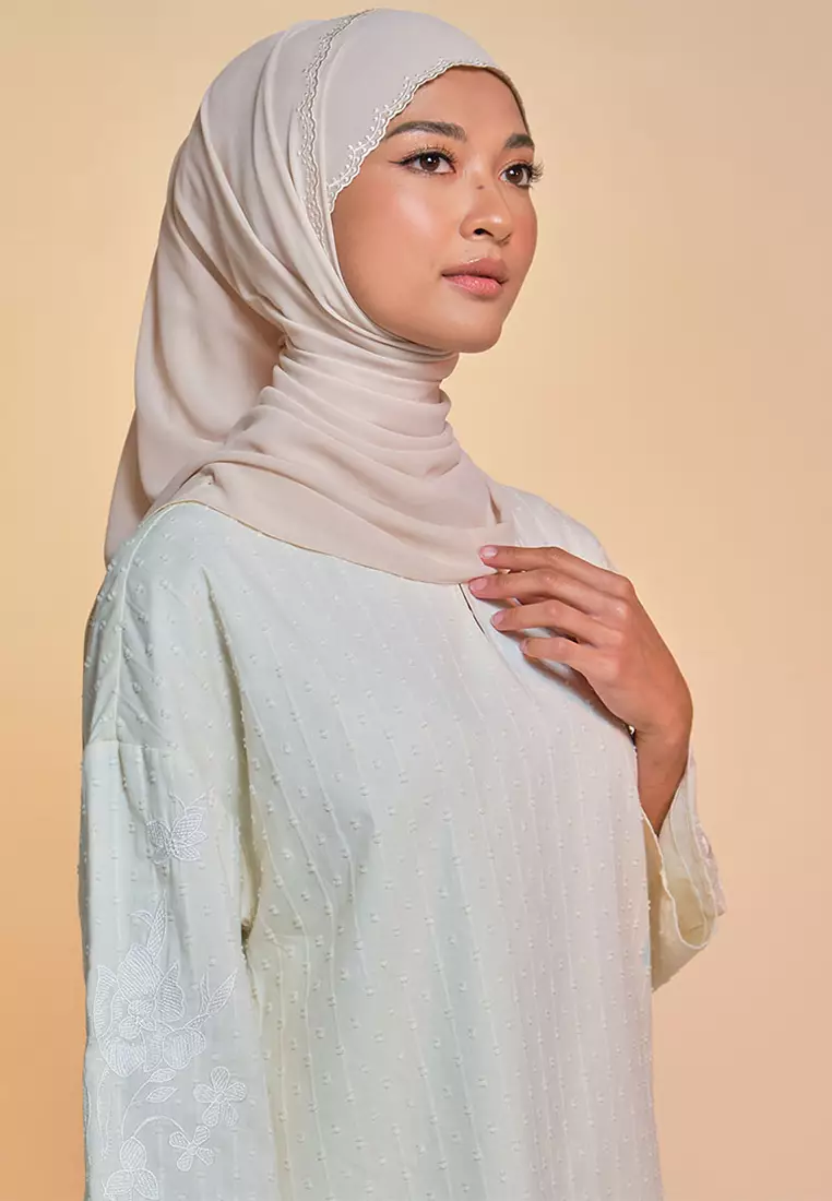 Tanuja Embroidered Scallop Headscarf - Oatmilk
