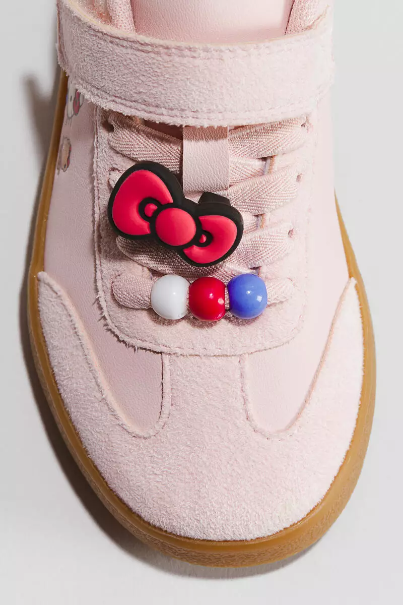Motif-detail trainers