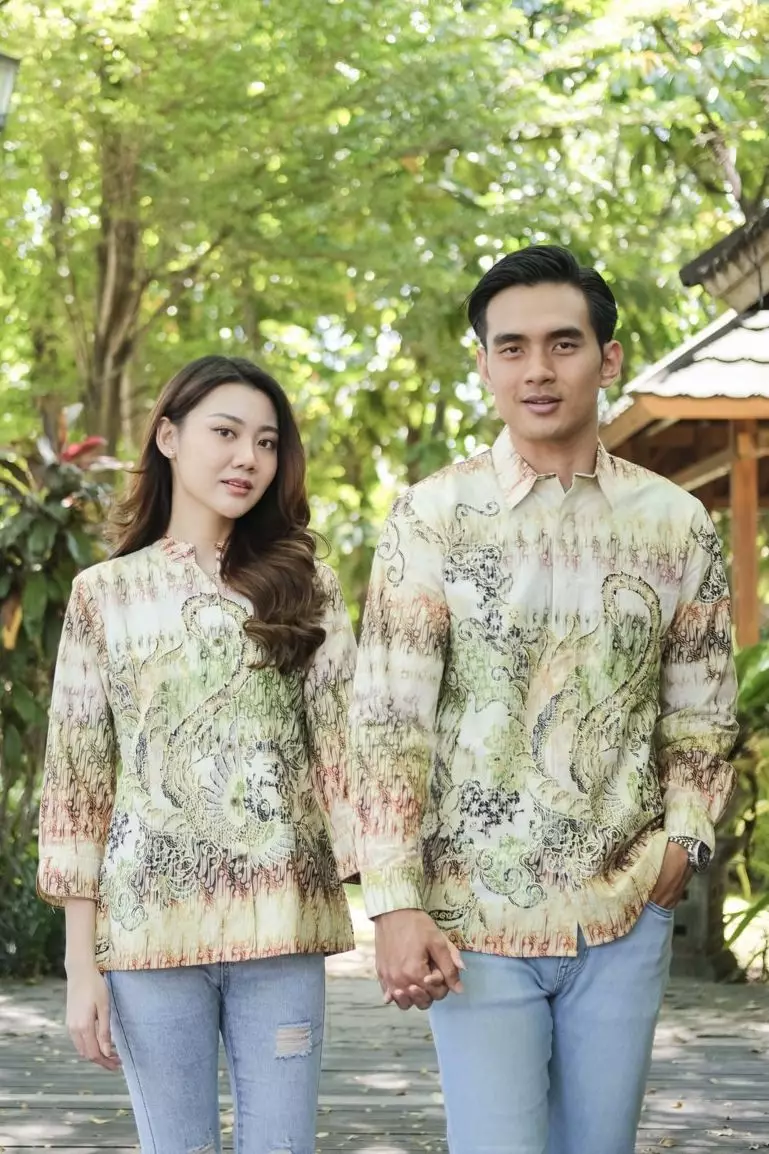 Arimbi Orange Kemeja Pria  Panjang Slim Fit Digital Print