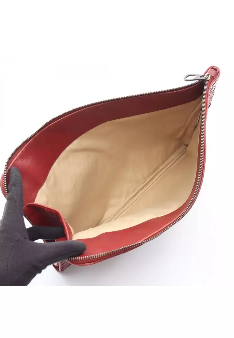 Pre-Loved BOTTEGA VENETA Intrecciato Clutch bag leather Red