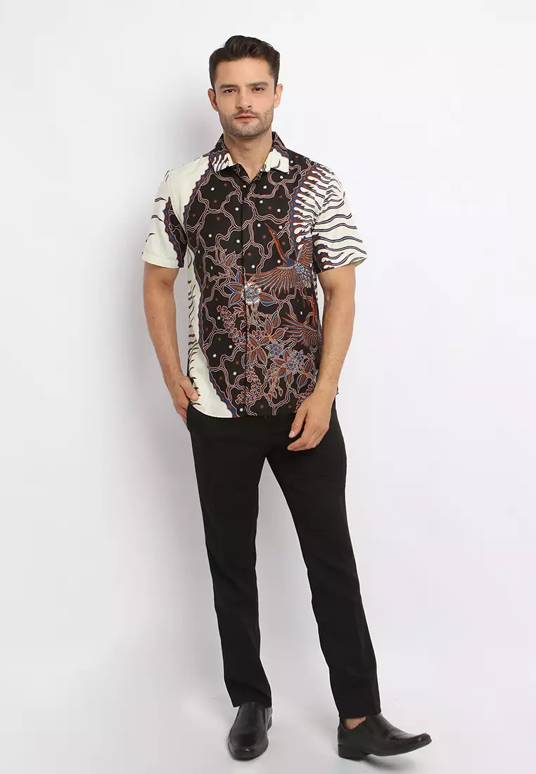 MAGINOT PARAMA BLACK Batik MOTIF TIMBUL DOBBY Slim Fit Lengan Pendek