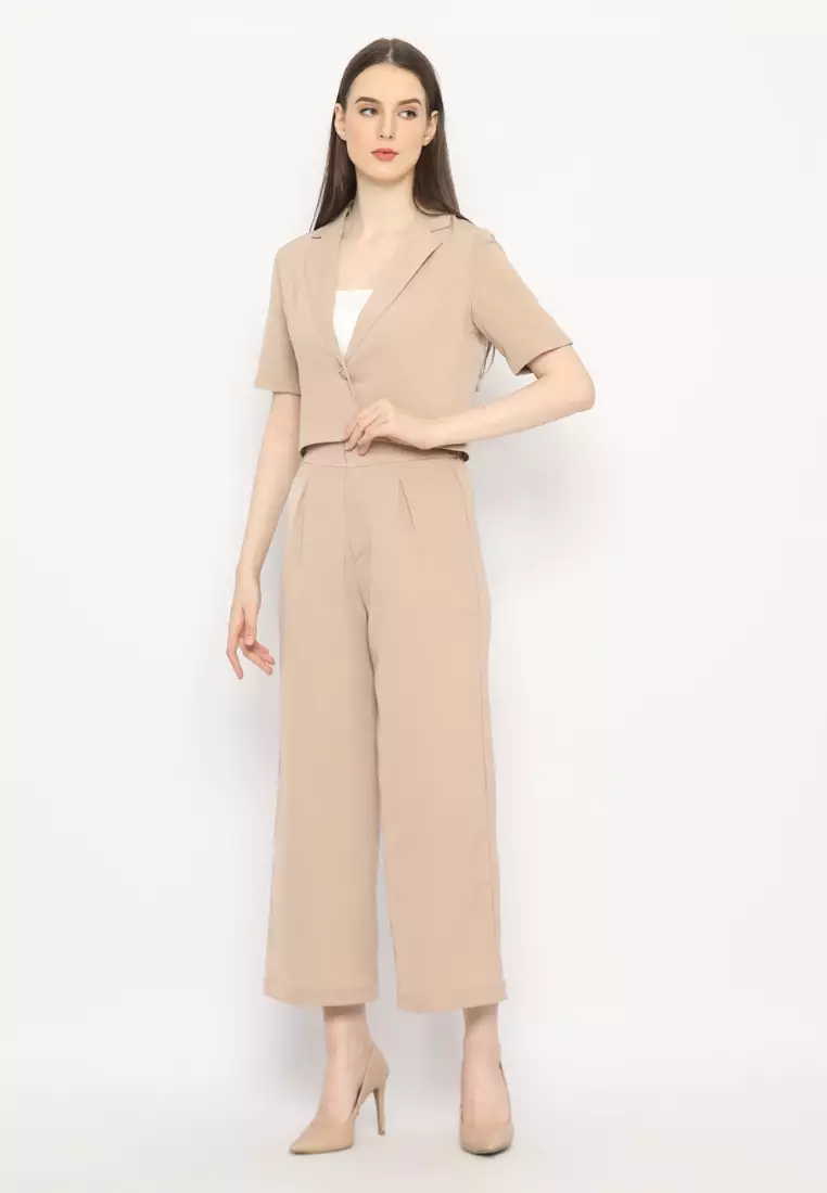 Vio SS Crop Blazer Sand